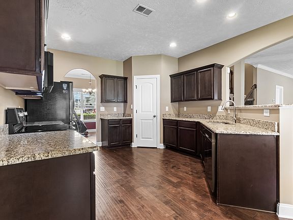 5th image of 915 Cherry Blossom Ln