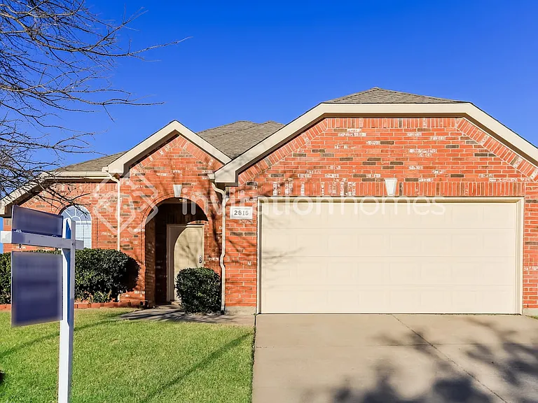 2815 Arabian Ln — Photo 1