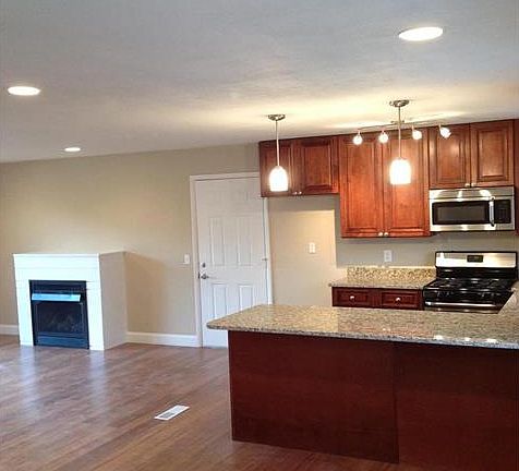 3rd image of 4587 Tarlton Dr