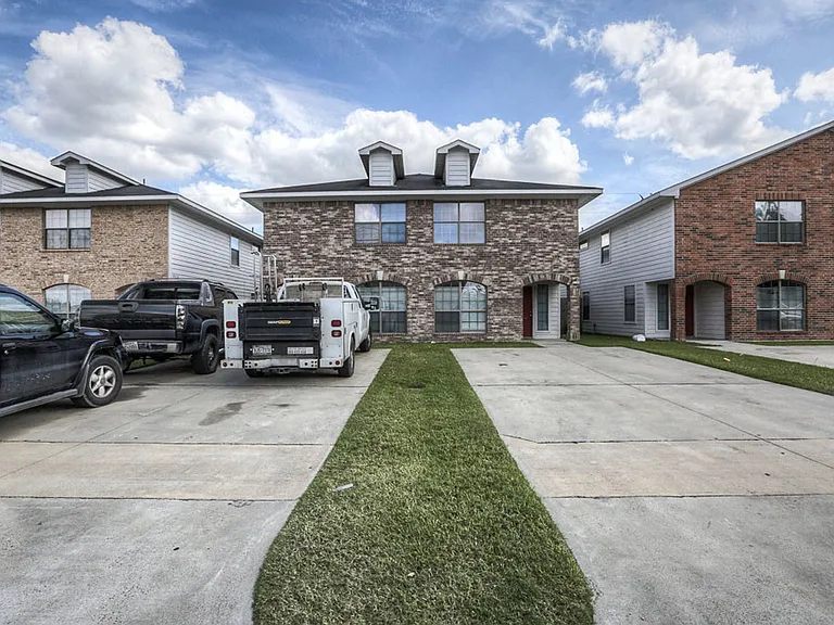 10610 Pine Landing Dr #B — Photo 3