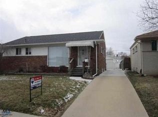 24821 Rosalind Ave, Eastpointe, MI 48021