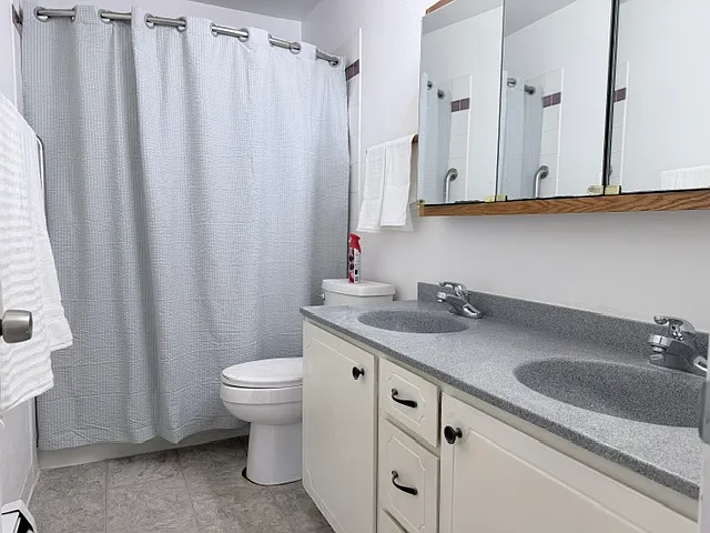 5 bed, 1920 sqft, $4,200 — Photo 2