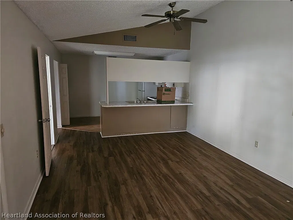2 bed, 1.0 bath, 750 sqft, $1,100 — Photo 3