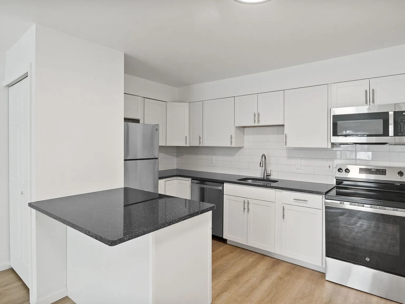 Gemini Estate — Photo 3