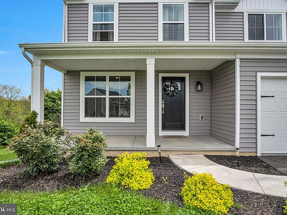4th image of 8 Weston Cir