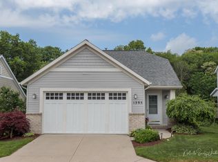 1395 Highland Hill Dr SE, Lowell, MI 49331