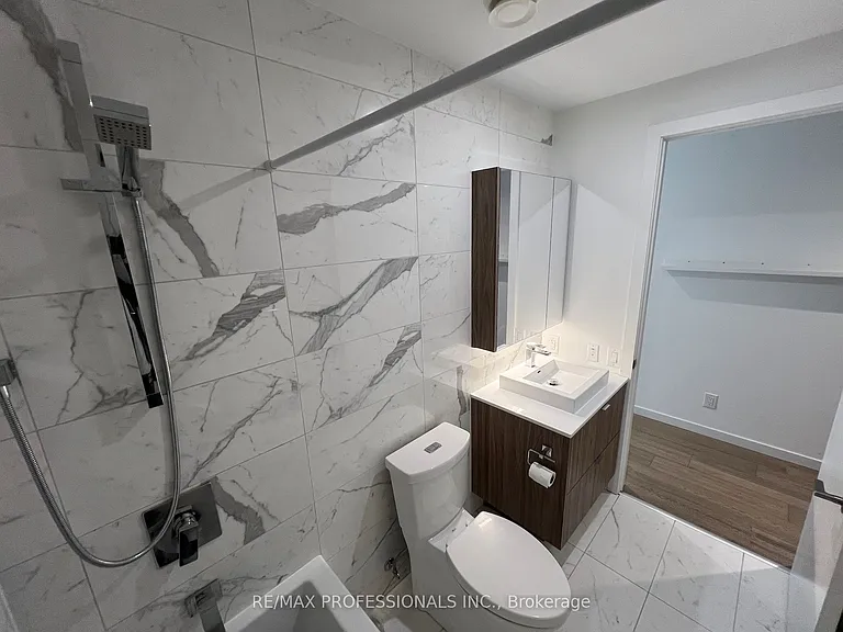 7 Smith Cres #619 — Photo 9