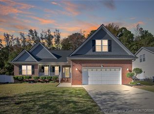 573 Thorncliff Dr, Raeford, NC 28376