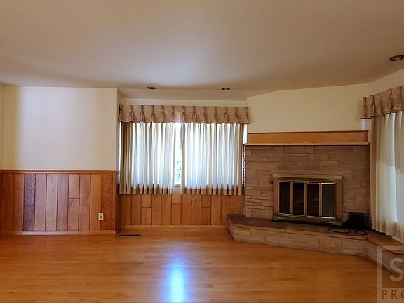 4th image of 210 Pabst Ln