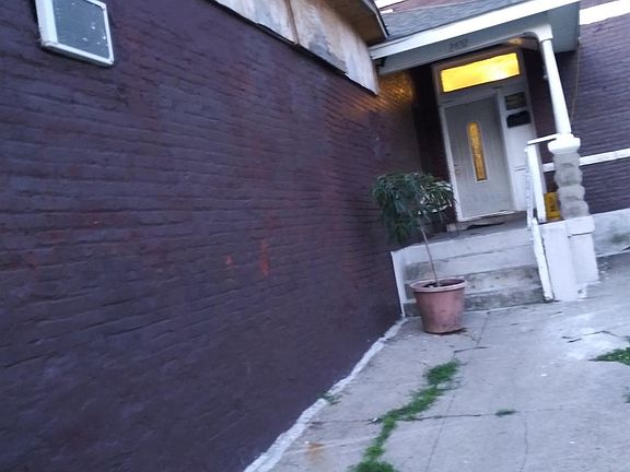 3rd image of 2832 Stanton Ave