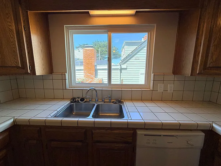 960 Forest Ave — Photo 10