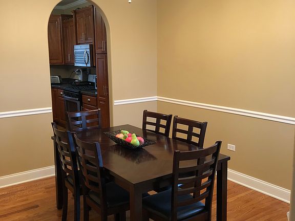 4th image of 805 Peony Ln