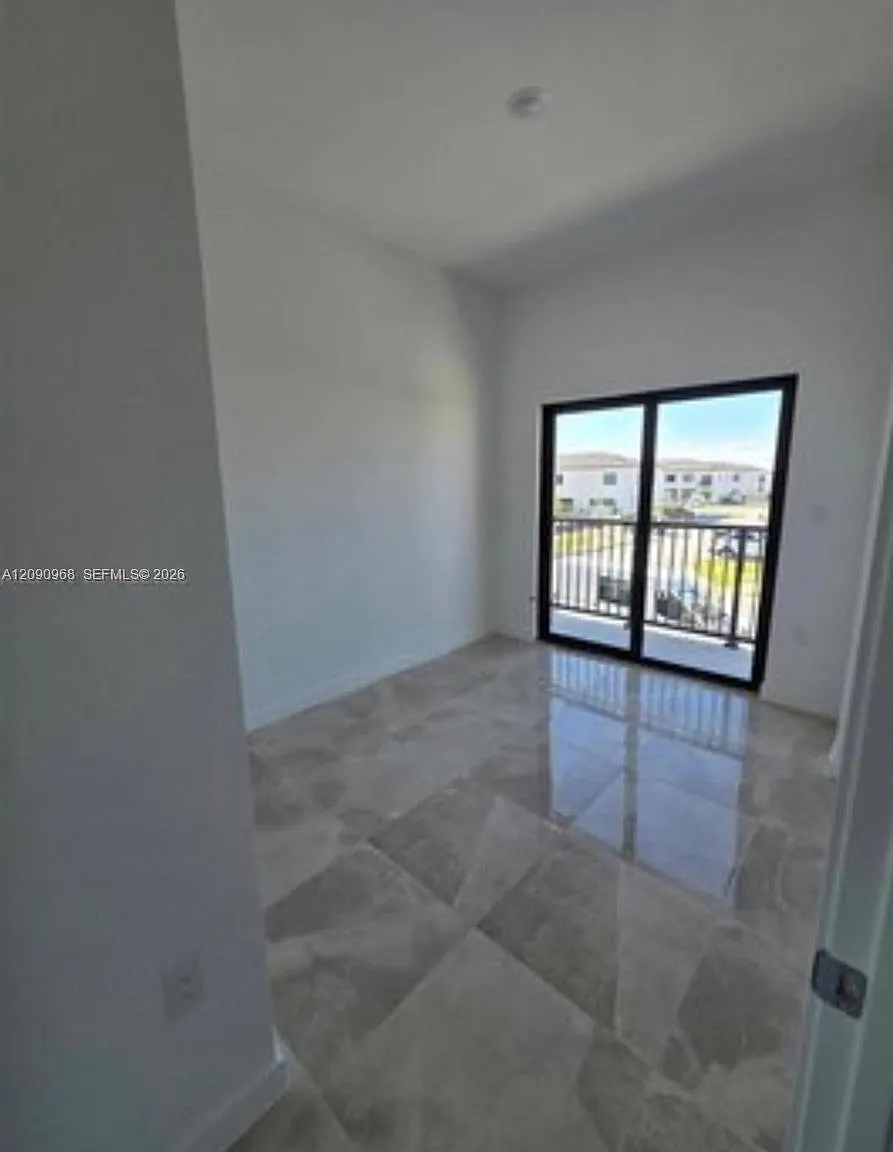 4 bed, 3.0 bath, $2,900 — Photo 2