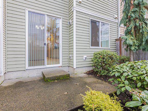 2nd image of 1421 52nd St NE
