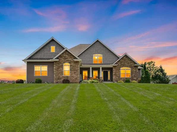 801 Trailblazer Ln, Monticello, IL 61856