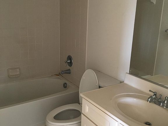4th image of 46043 Gooseneck Dr