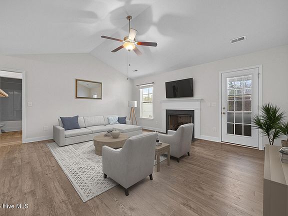 3rd image of 135 Waterford Way