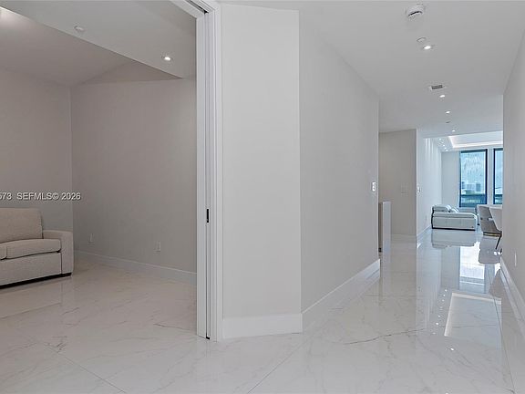 4th image of 100 S Pointe Dr APT 910