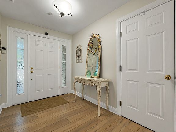 4th image of 28 Deborah Ln #28
