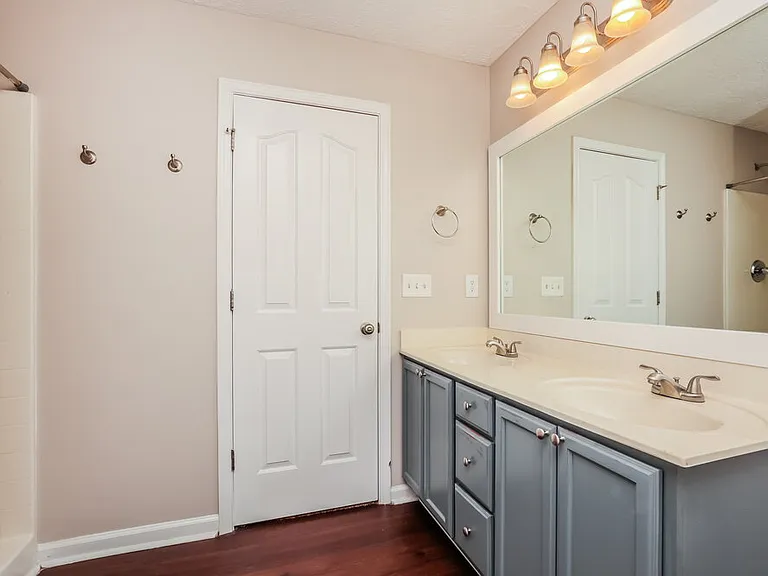 8813 Cressent Glen Ct — Photo 15