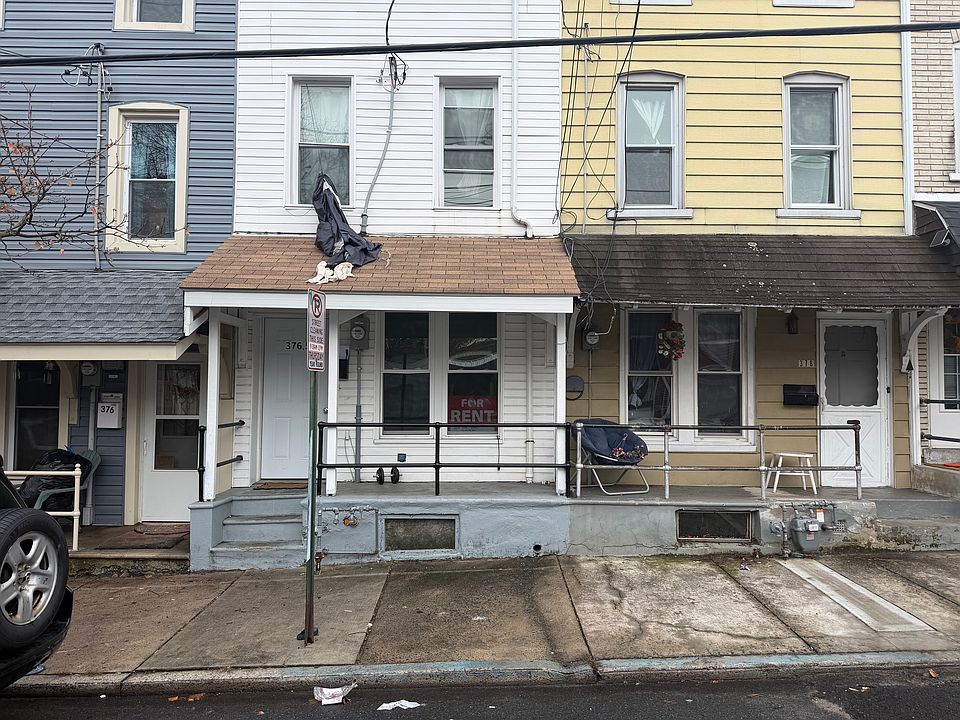 1st image of 376 1/2 W Washington St
