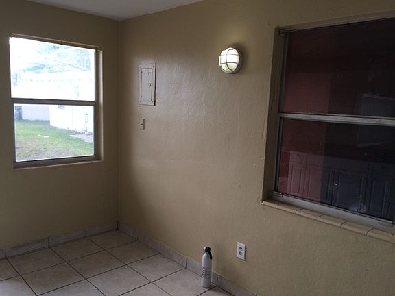 5th image of 304 NW 15th Ave