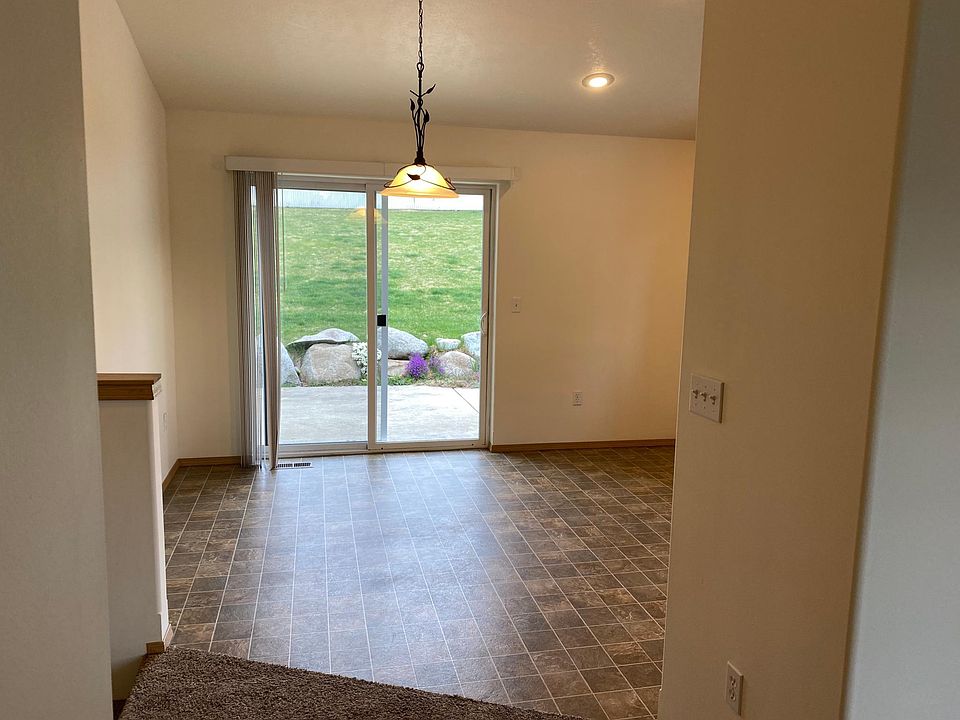 1st image of 13327 E Valleyway Ave