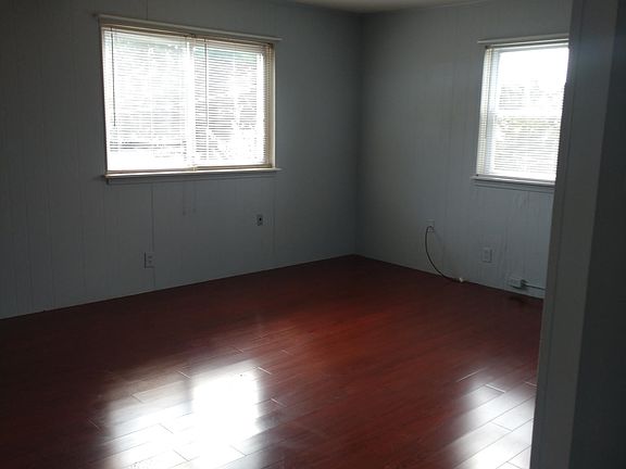 3rd image of 233A Thompson Ave #233