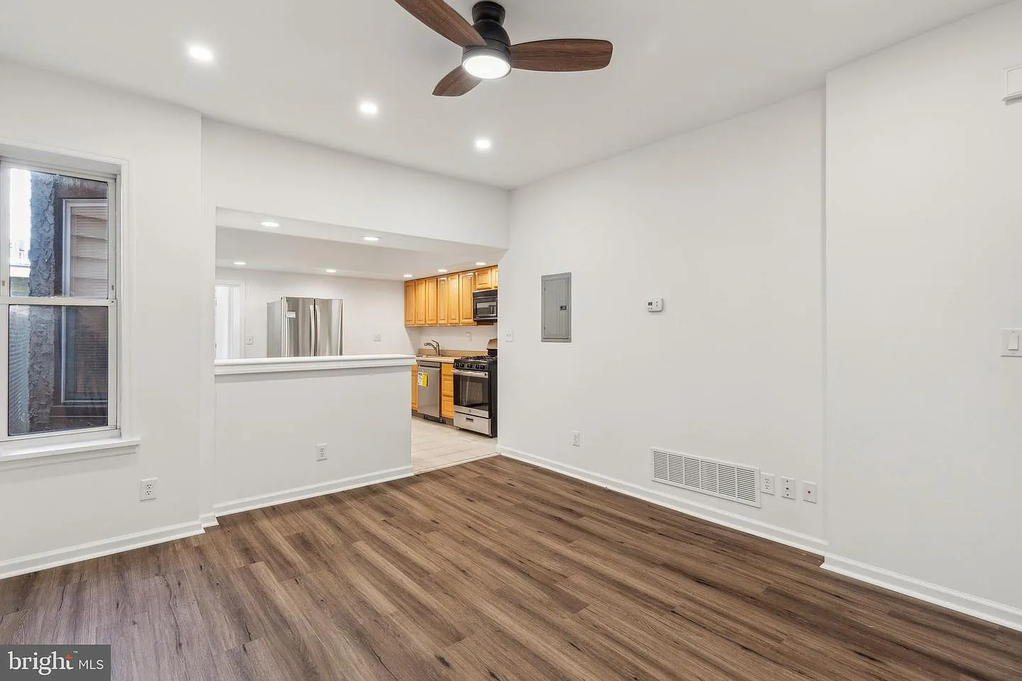 2 bed, 900 sqft, $1,725 — Photo 3
