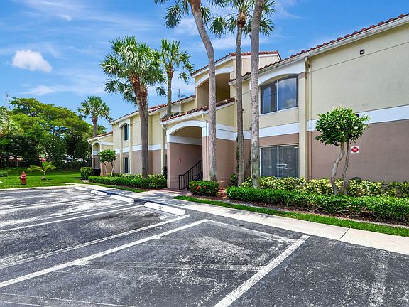 3rd image of 815 W Boynton Beach Boulevard #2-103