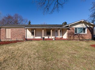 1394 Kew Gardens Dr, Florissant, MO