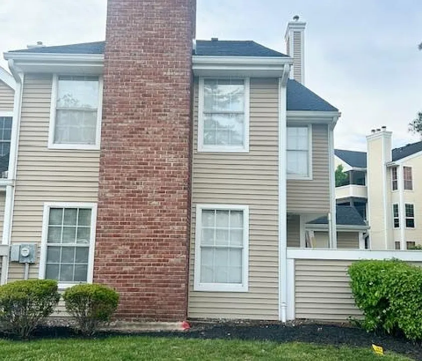150 Country Club Dr #5