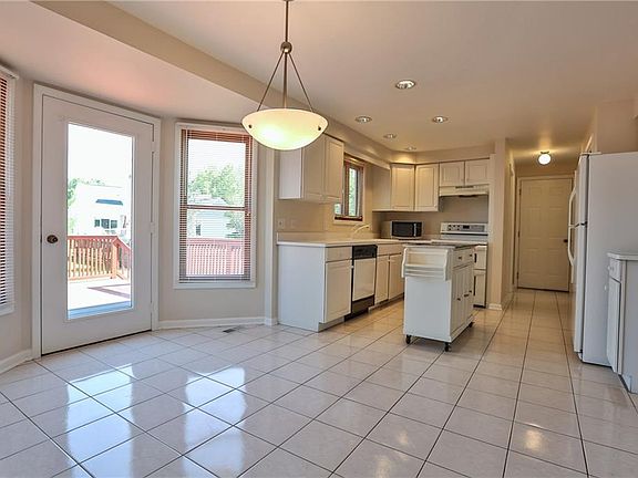4th image of 12 Churchview Ln