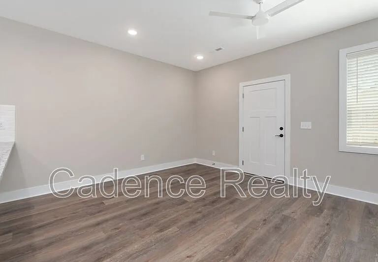 1709 Perimeter Loop — Photo 9
