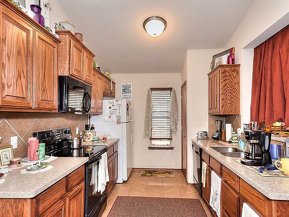 4th image of 949 SW 157th Cir