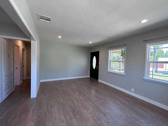 3rd image of 5452 Loma Ave #A