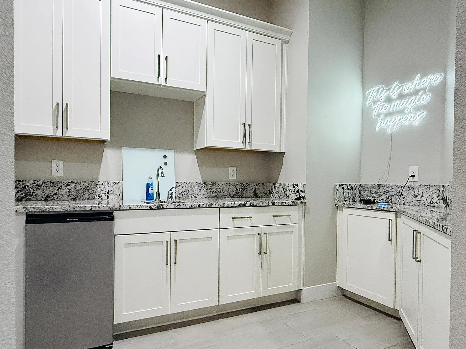 3 bed, 1.5 bath, 2400 sqft, $2,700 — Photo 3