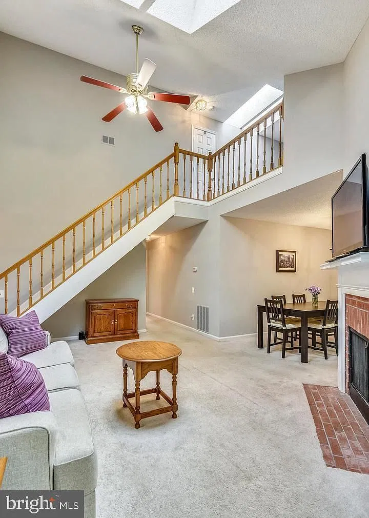 2 bed, 2.0 bath, 1211 sqft, $2,500 — Photo 3