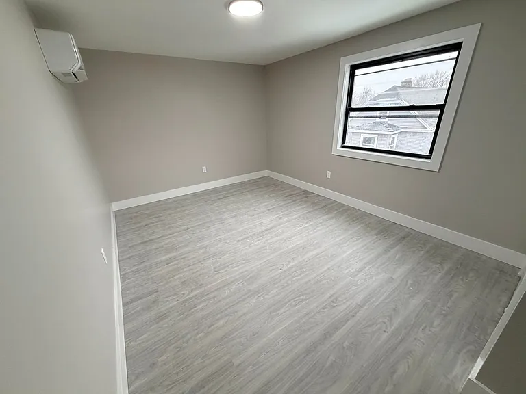 194 N Lake Ave — Photo 4