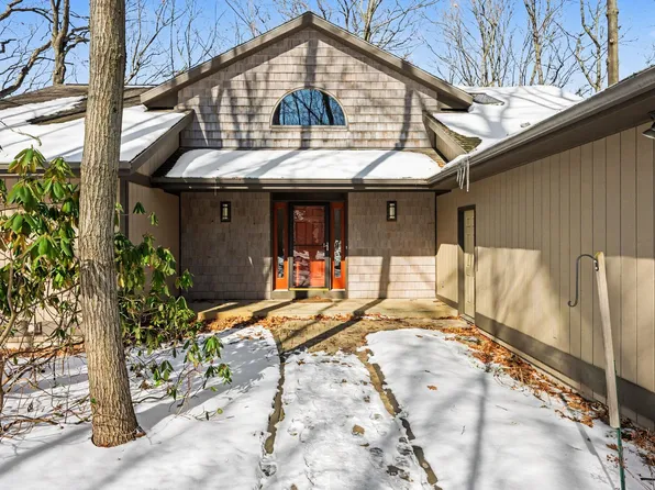 2400 37 1/2 St, Gobles, MI 49055