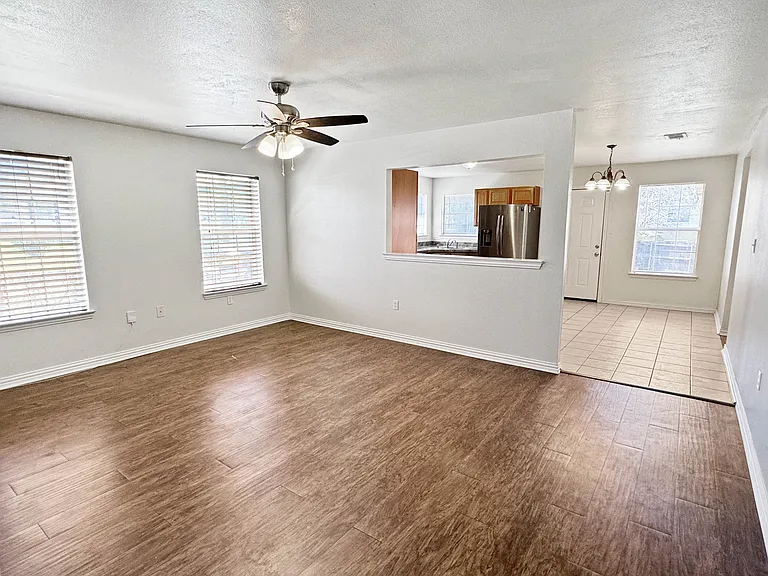 5711 Arlington Park Dr — Photo 5