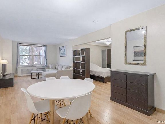 4th image of 14205 Roosevelt Avenue #339