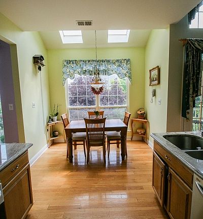 Eat-in kitchen