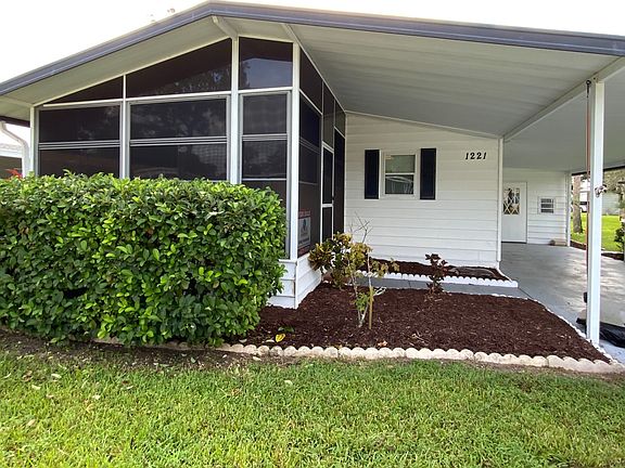 2nd image of 1221 Las Brisas Dr