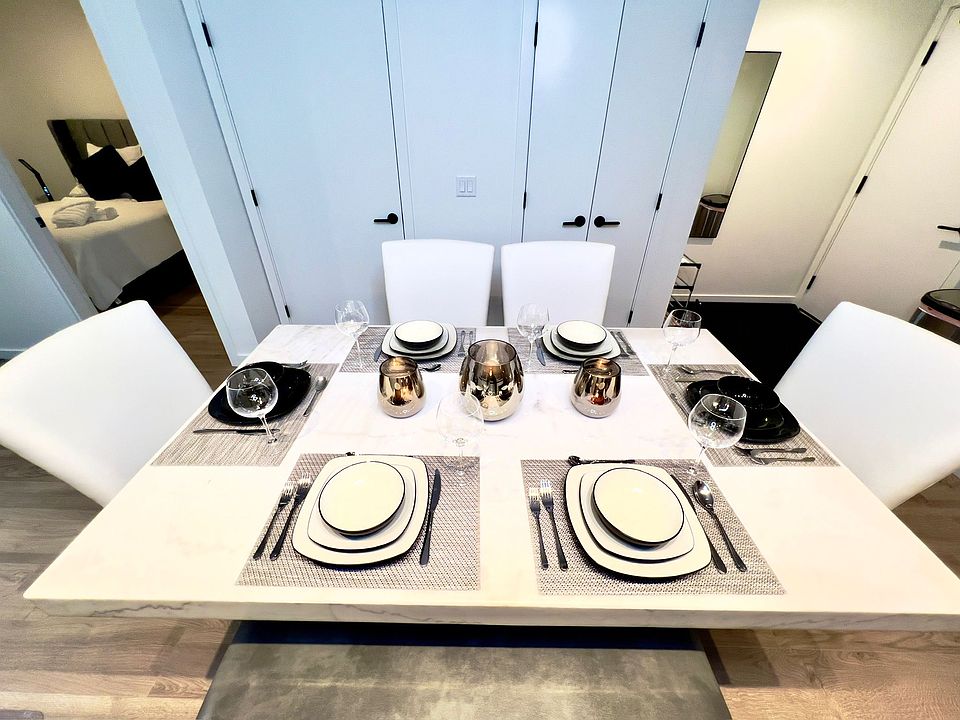 Dining table 6 seater