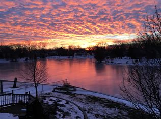 301 High Point Dr, Lindenhurst, IL 60046