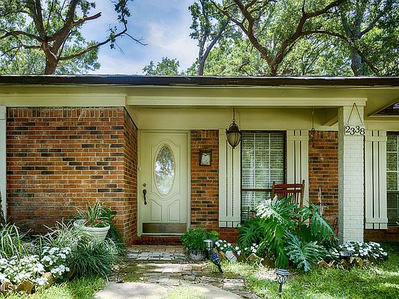 3rd image of 2338 Sandalwood Pl