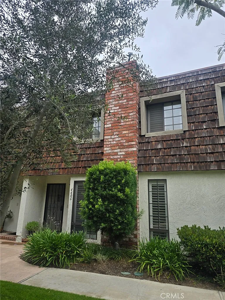 1 bed, 1.5 bath, 1554 sqft, $1,700 — Photo 1