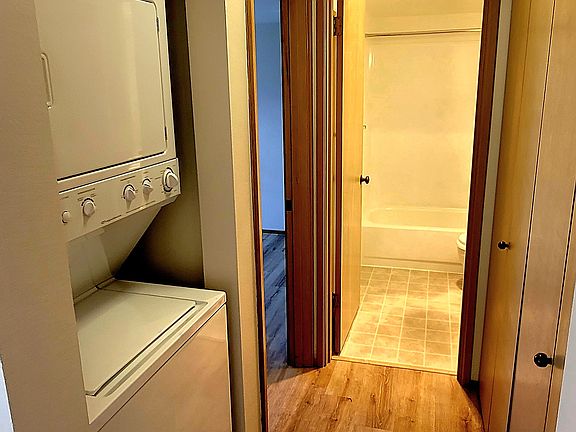 5th image of 3435 Burke Ave N #309