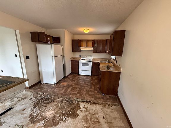 4th image of 614 E 16th St